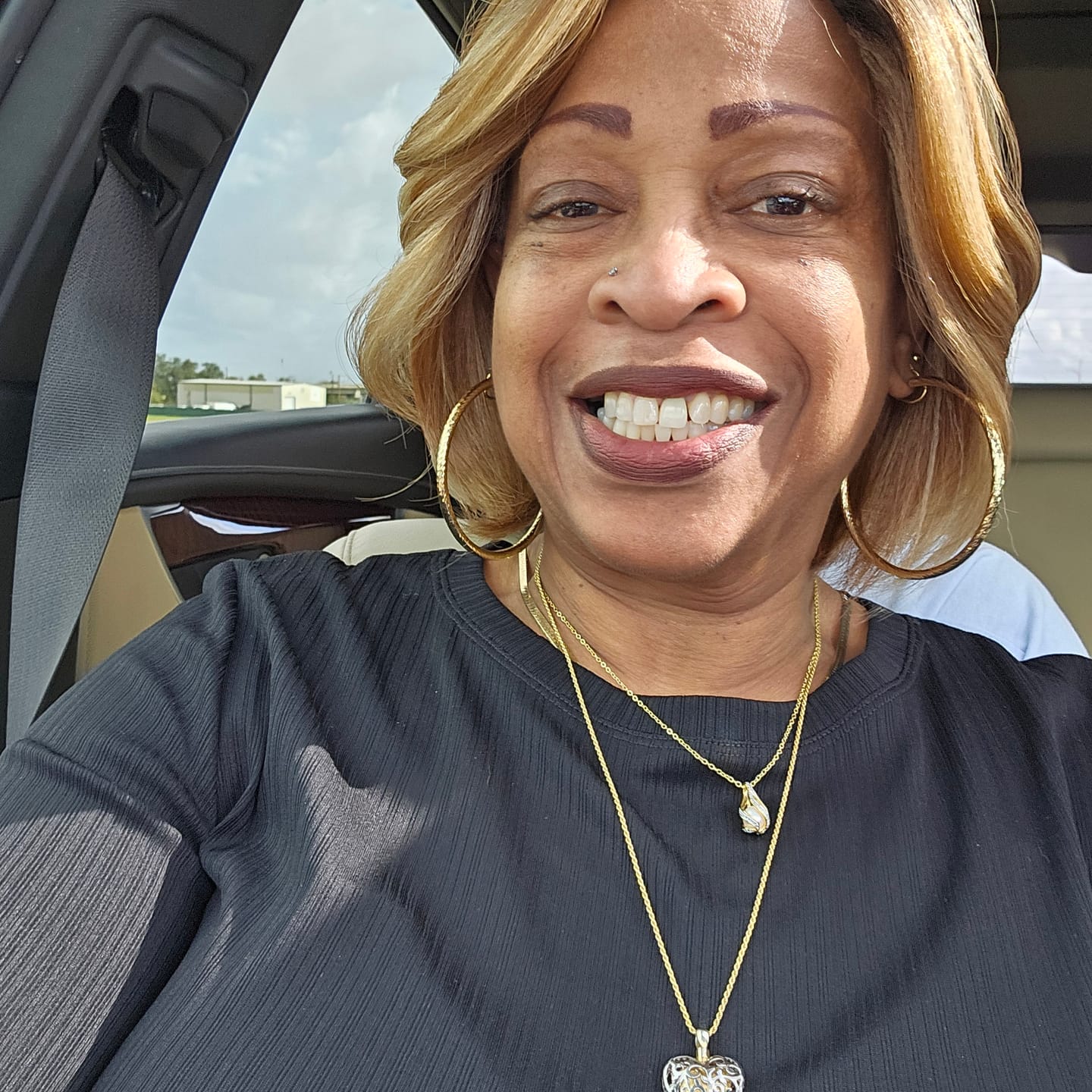 Customer photo review of Outre WIGPOP Synthetic FULL Wig - TINAYE