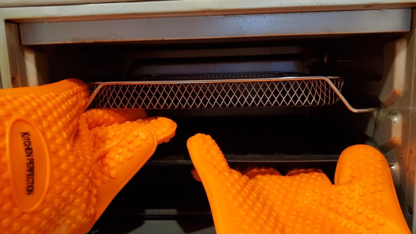 Customer photo review of Smoker Oven Gloves