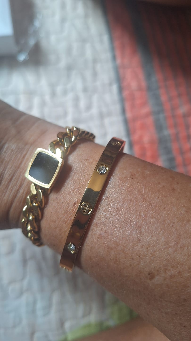 Customer photo review of Bracelete Pedras de Glamour Banhado em Ouro 18k
