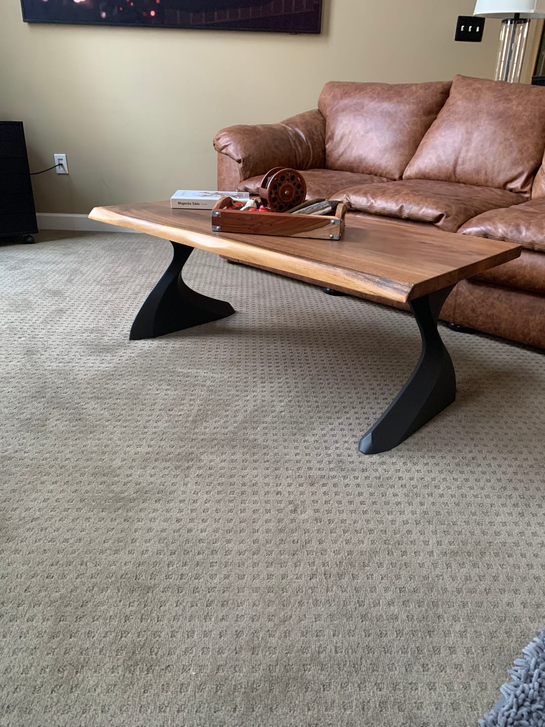 Customer photo review of Coffee Table Legs 214 Botas 16H for Live Edge Tabletop