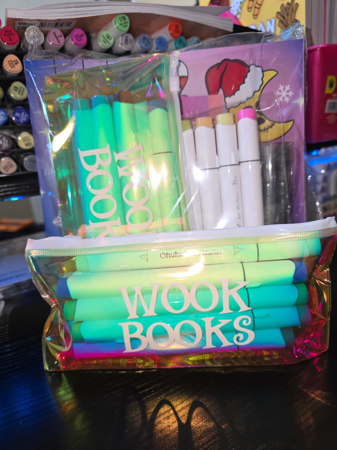 Customer photo review of 8-Pack Mystery Pallette of Ohuhu Alcohol Markers with Brush Tips + Wook Books Holographic Marker Bag