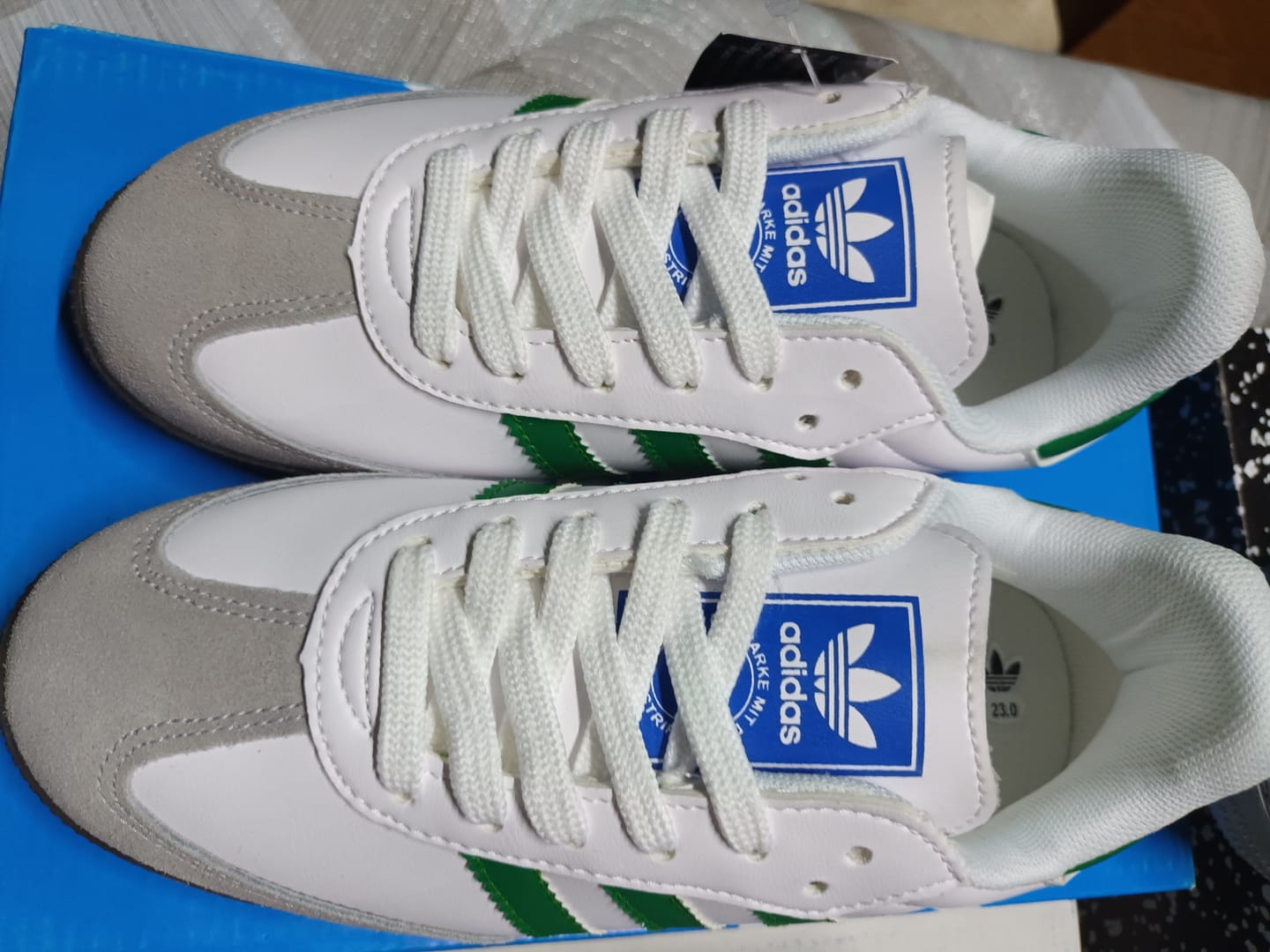 Customer photo review of Tenis Samba Blanco Verde