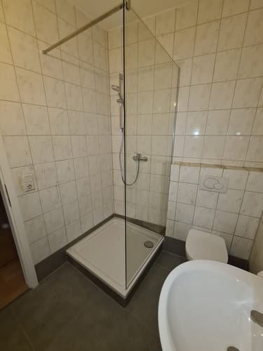 Customer photo review of SONNI Walk In/ Begehbare Dusche Duschabtrennung Duschwand Nano Klarglas Glasstärke 8mm Breite 70-120cm