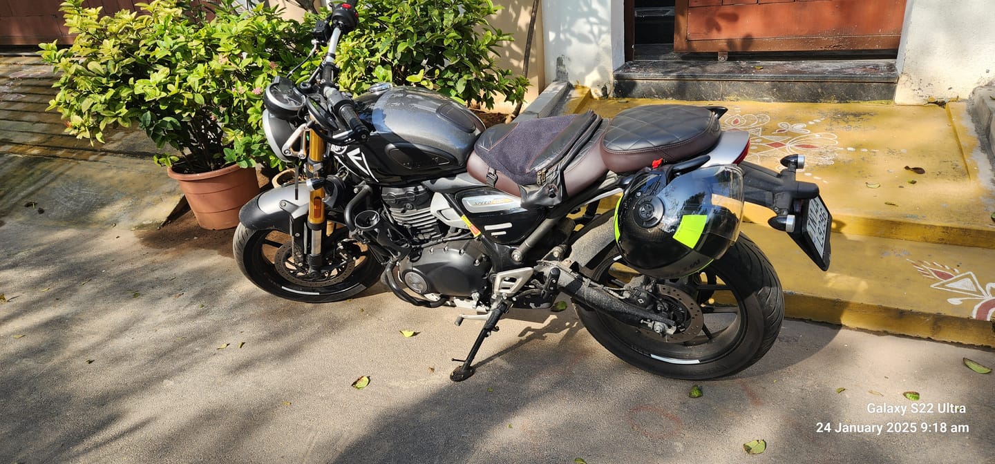 Customer photo review of Triumph Speed 400 & Scrambler 400 Helmet Hook (lock)