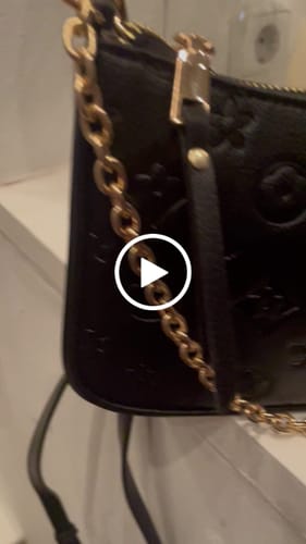 Customer video review of Classy Umhängetasche
