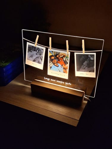Customer photo review of Lâmpada c/ 3 Memórias Polaroid & Dedicatória