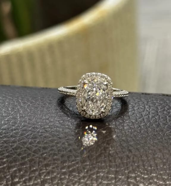 Customer photo review of Rodiffy Moissanite 2.5 Ct Halo Oval Cut Promise Ring For Women