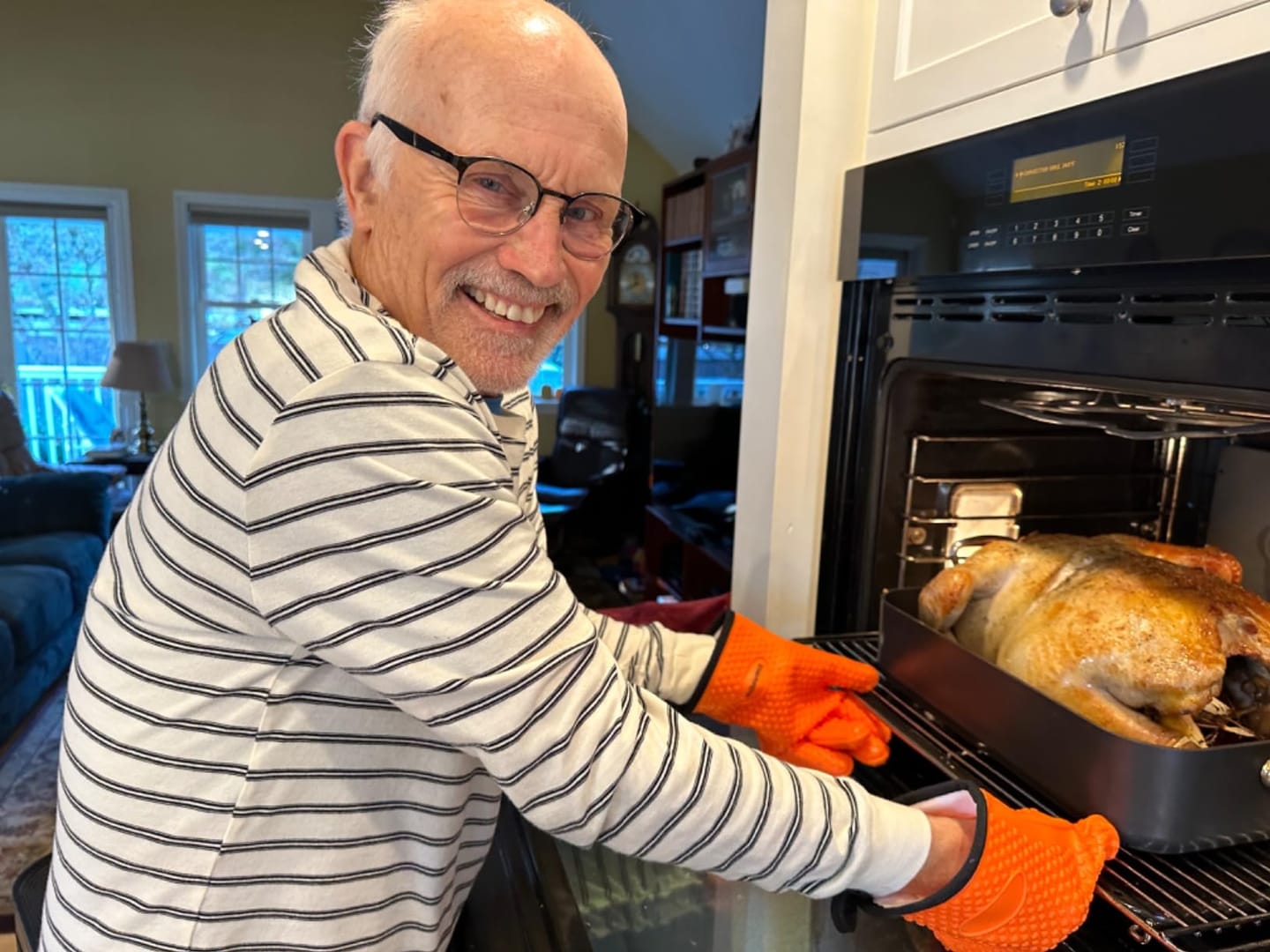 Customer photo review of Smoker Oven Gloves