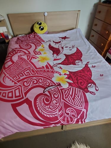 Customer photo review of Maori Manta Ray Plumeria Royal Pink Bedding Set LT01