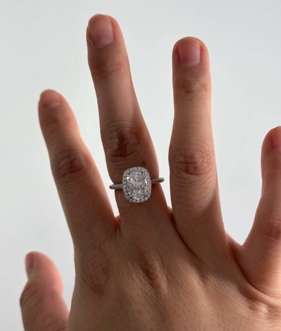 Customer photo review of Rodiffy Moissanite 2.5 Ct Halo Oval Cut Promise Ring For Women