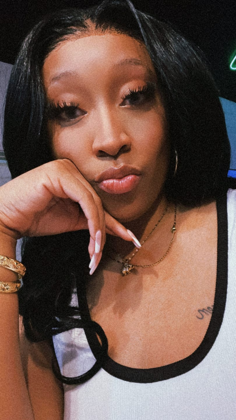 Customer photo review of Outre Perfect Hairline True Frontal Glueless Hand-Tied 13x6 HD Lace Front Wig - PEAK 701 - Pre-Shaped