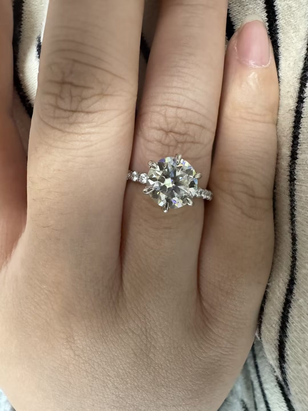 Customer photo review of Rodiffy Moissanite 2.0 Ct ~4.0 Ct Round Cut 6 Prong Yellow Gold Promise Ring