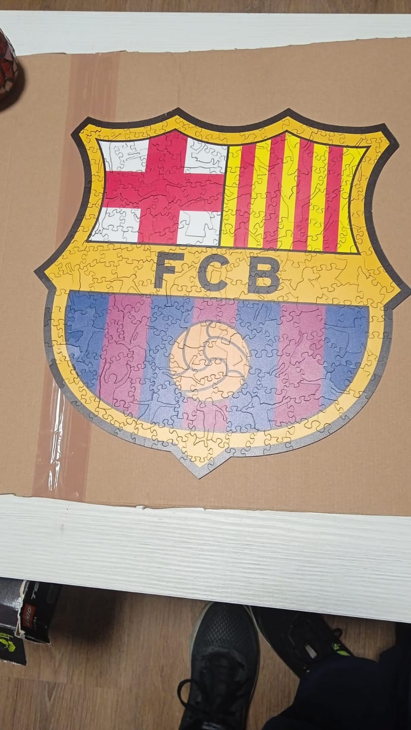 Customer photo review of FC Barcelona® Logo - Rompecabezas de Madera