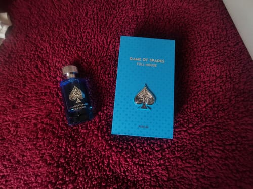 Reseña con foto de un cliente sobre Perfume Unisex GAME OF SPADES FULL HOUSE PARFUM