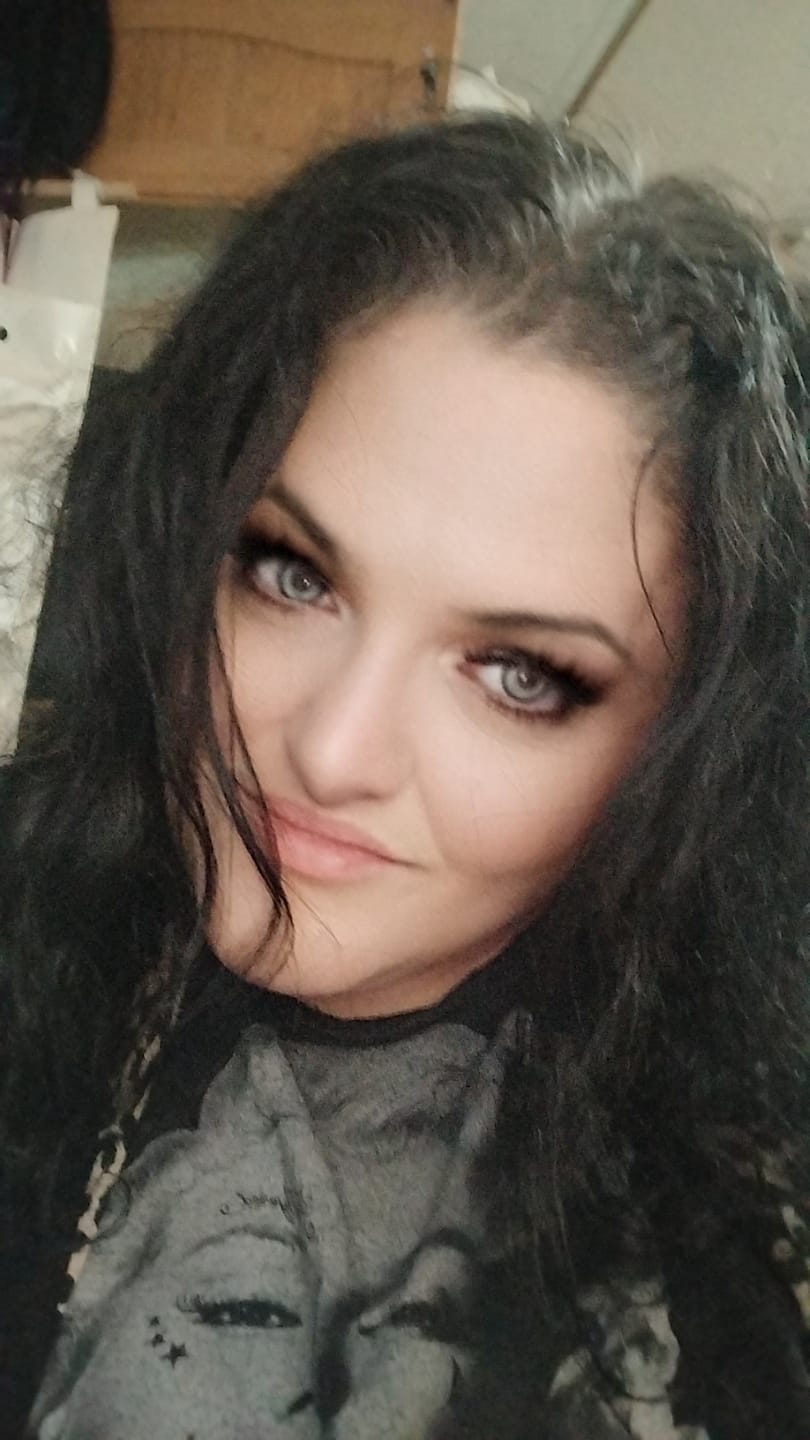 Customer photo review of Vega tricolor Blue Prescription Colored Contact Lenses