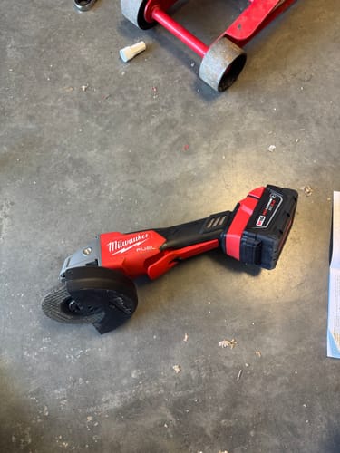 Customer photo review of Milwaukee 2880-20 M18 FUEL™ 4-1/2" / 5" Braking Grinder Paddle Switch, No-Lock (Tool Only)