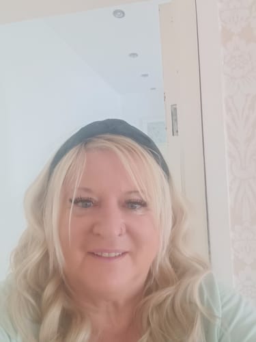 Customer photo review of The Headband Wig Perfect Curl