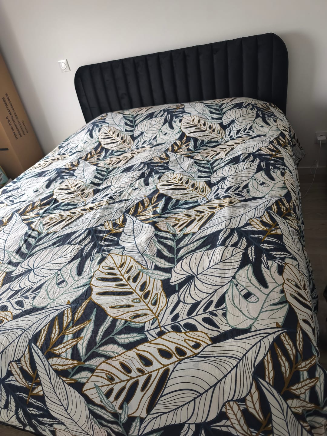 Customer photo review of Lit design avec coffre de rangement - MAELLE