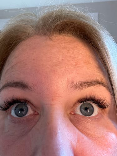 Customer photo review of Petite Natural Pre-mapped Pre-Glued Lashes Set