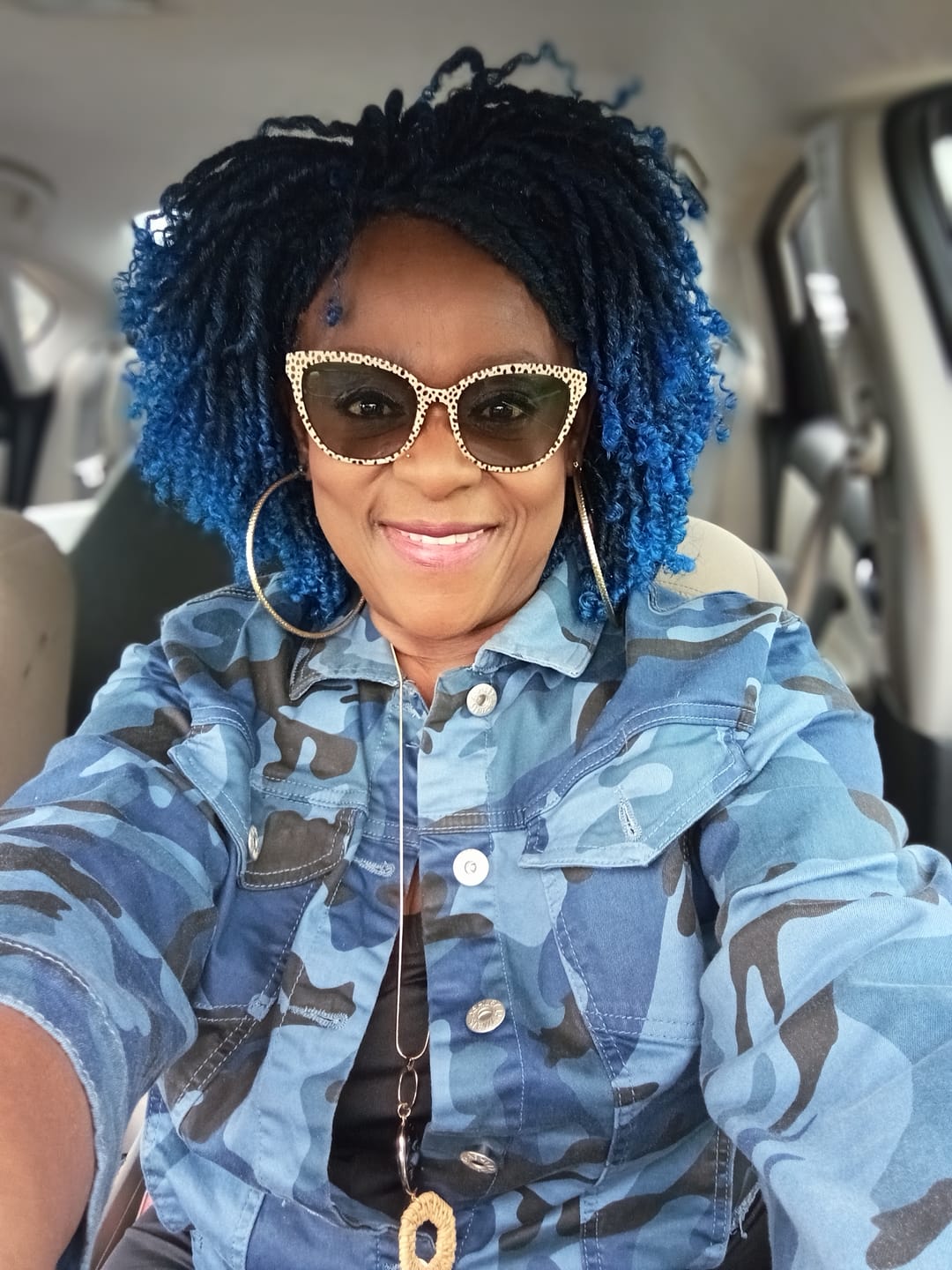 Customer photo review of Bobbi Boss Premium Synthetic Fiber Wig - M833 SOUL LOCS