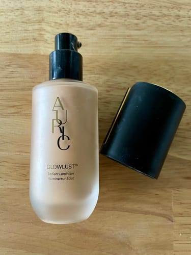 Customer photo review of Glow Lust™ Radiant Luminizer