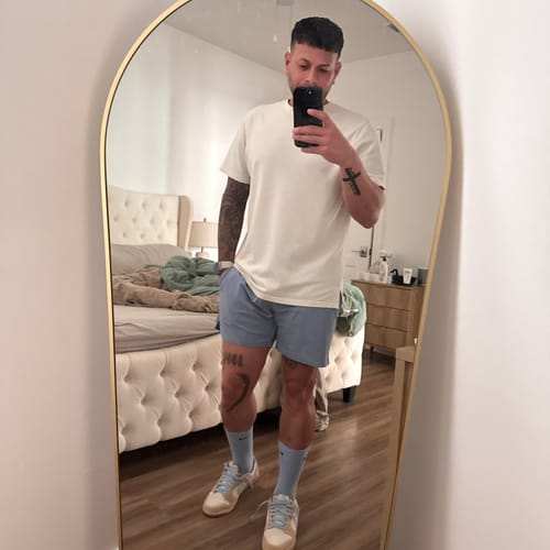Customer photo review of Essential Shorts - 5" Inseam