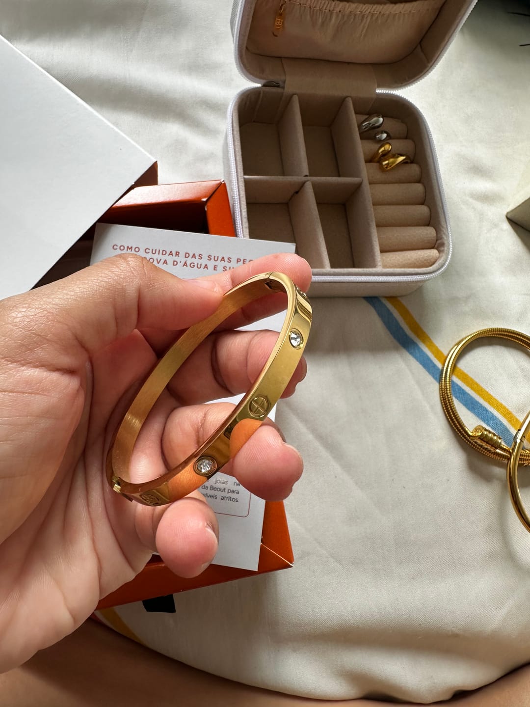 Customer photo review of Bracelete Pedras de Glamour Banhado em Ouro 18k