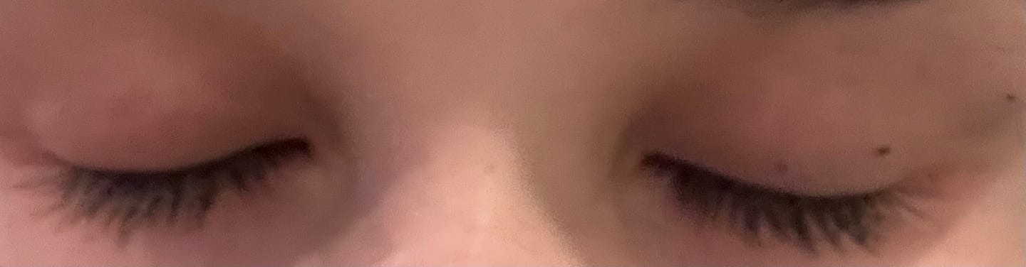 Customer photo review of Sérum pour croissance de cils - Des cils plus longs et plus épais naturellement !