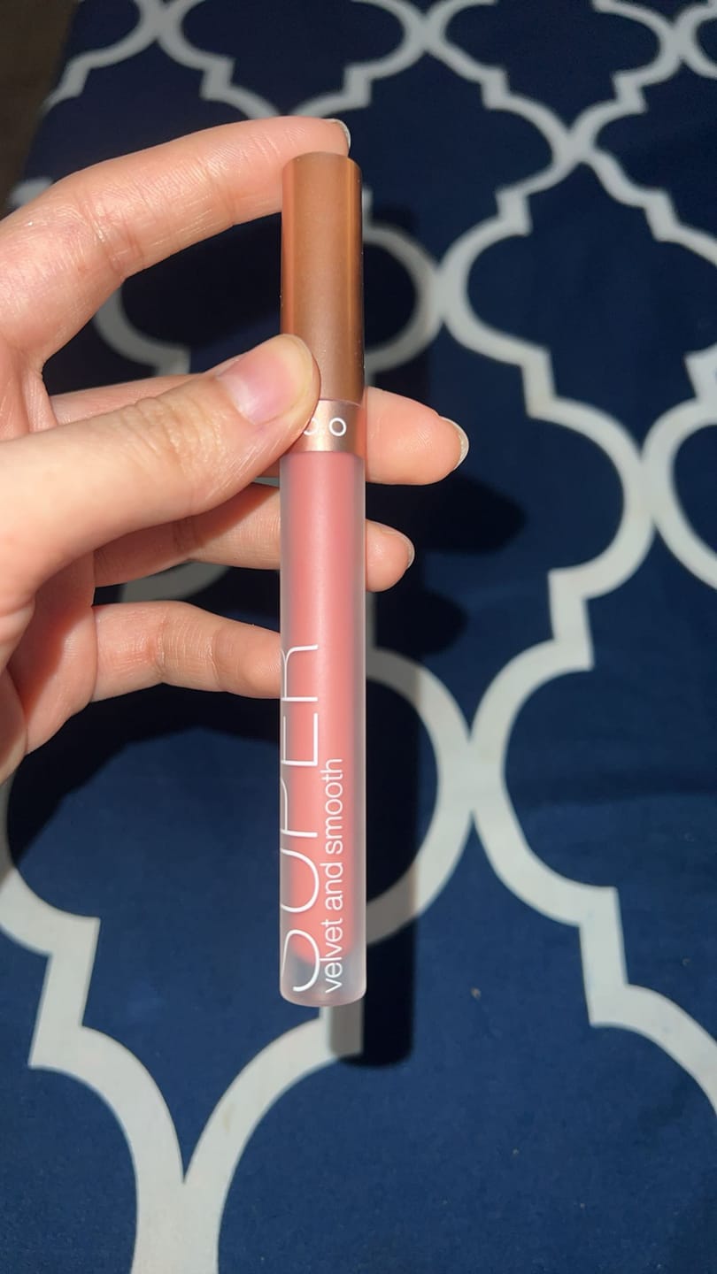 Customer photo review of O.TWO.O HONEY WHISPER VELVET MATTE LIP GLAZE
