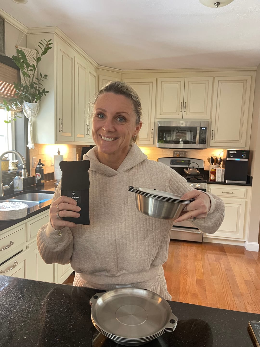 Customer photo review of Magware - Magnetic Bowls / Plates / Cutlery Double Set (14 PCS)