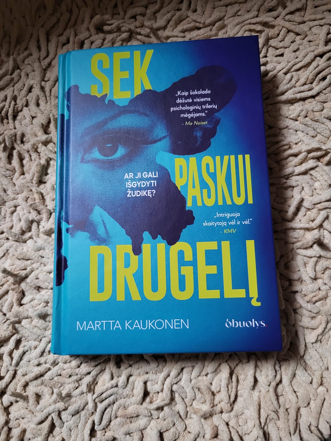 Customer photo review of Sek paskui drugelį: bestseleris iš Suomijos 13-oje Europos šalių – tiems, kam patinka Gillian Flynn romanas „Dingusi“!