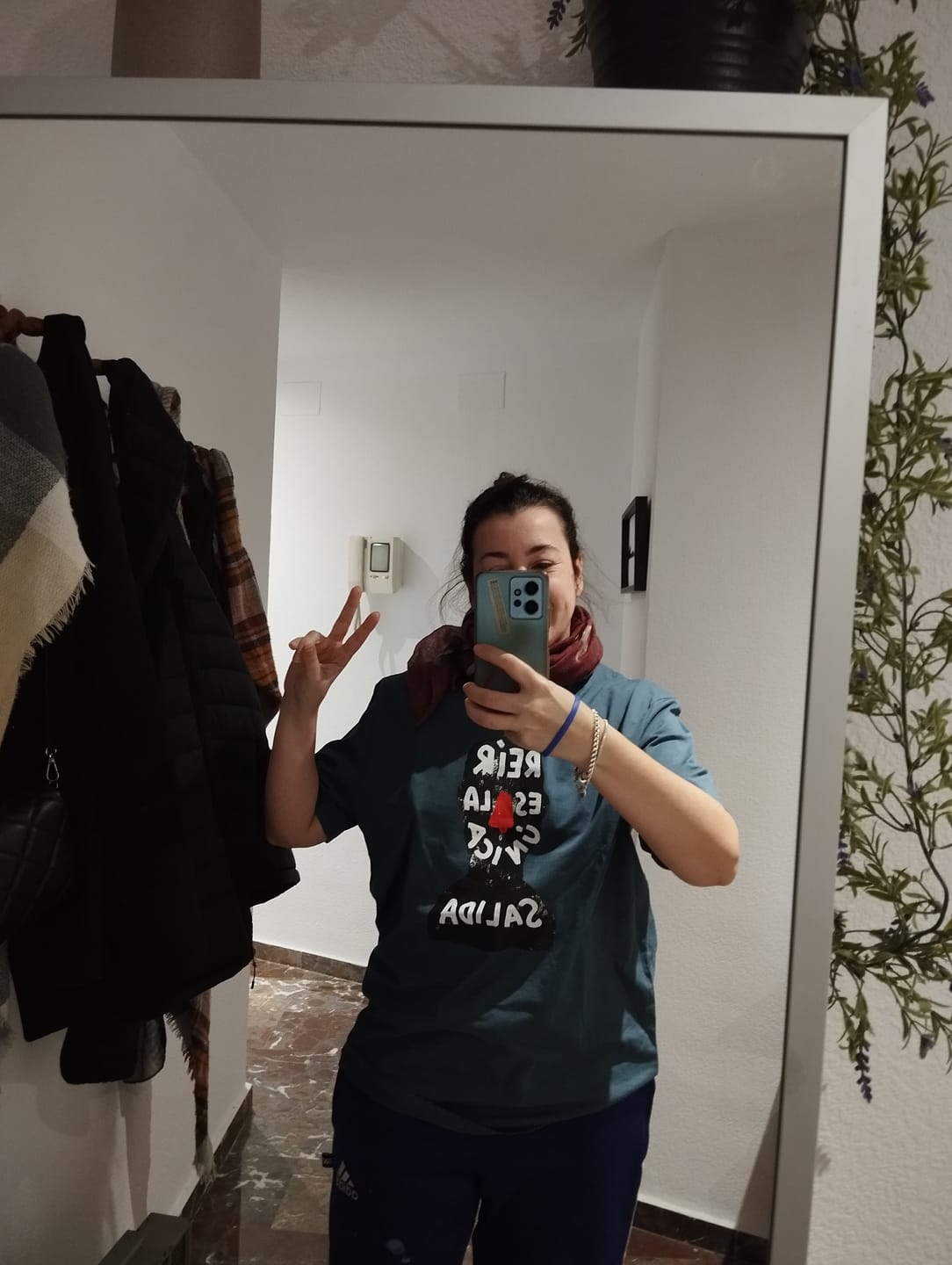 Customer photo review of Camiseta "Reír es la única salida"