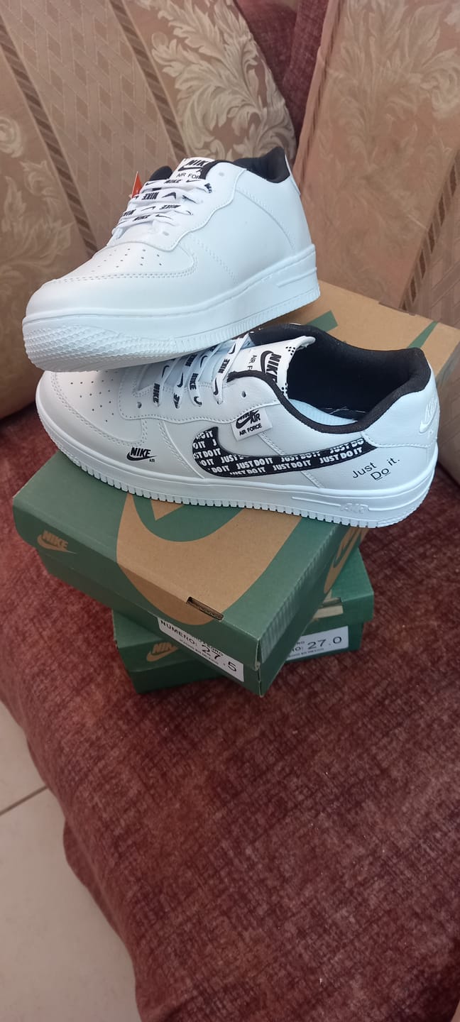 Customer photo review of Tenis 270 Blanco Negro Negro
