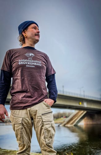 Customer photo review of PREMIUM SHIRT UNISEX • VEB AUTOBAHNBRÜCKENBAU DRESDEN
