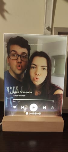 Customer photo review of Lâmpada Spotify Player Personalizável c/ Fotografia Completa