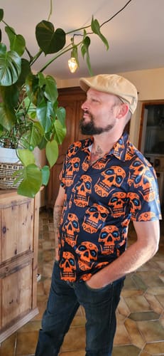 Customer photo review of Chemise Homme Bleu Marine Imprimé Crâne Drôle À Manches Courtes