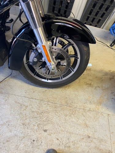 Customer photo review of HR3 Vivid Black Motorcycle 18" Wide Tire Front Mudguard Fender For Harley Touring Models 2014-2023