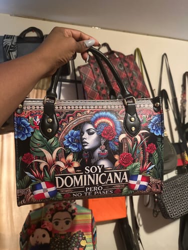 Customer photo review of Soy Dominicana pero no te pases - Personalized Leather Handbag DOM06