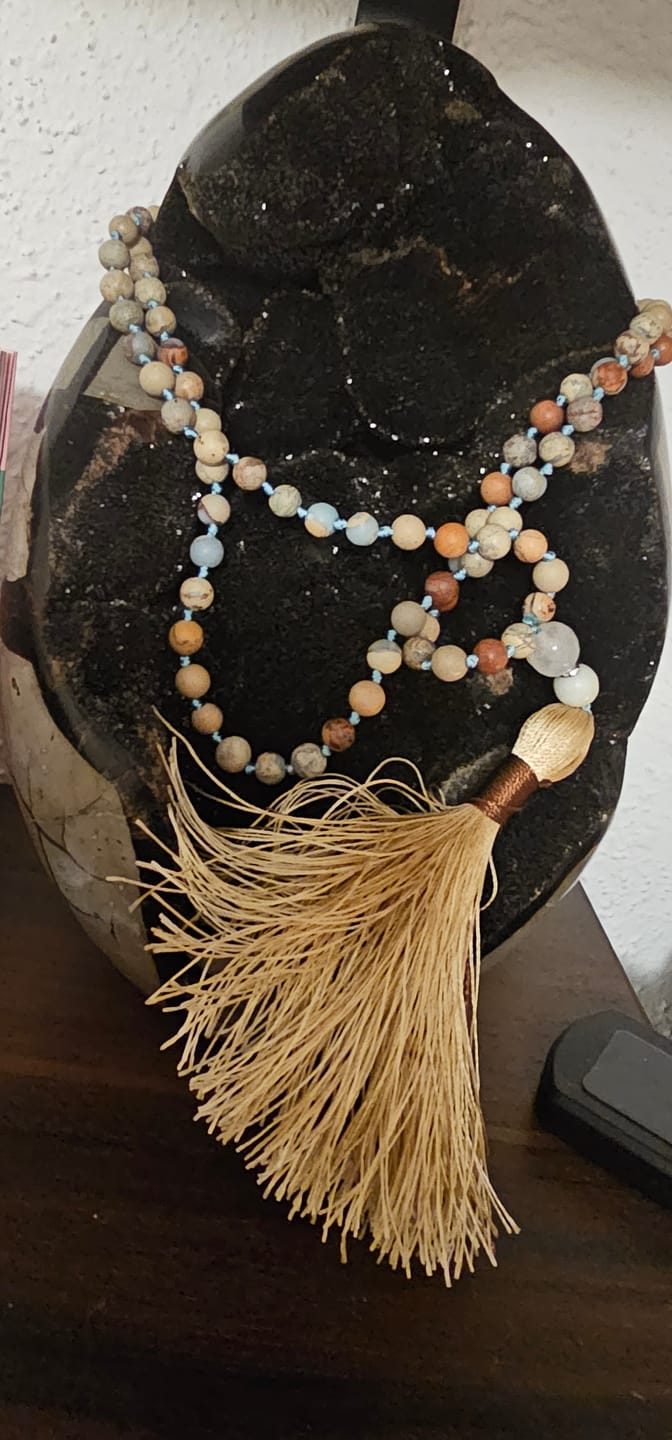 Customer photo review of Collier Mala 108 Perles en Jaspe Aqua Terra, Amazonite & Quartz Rose