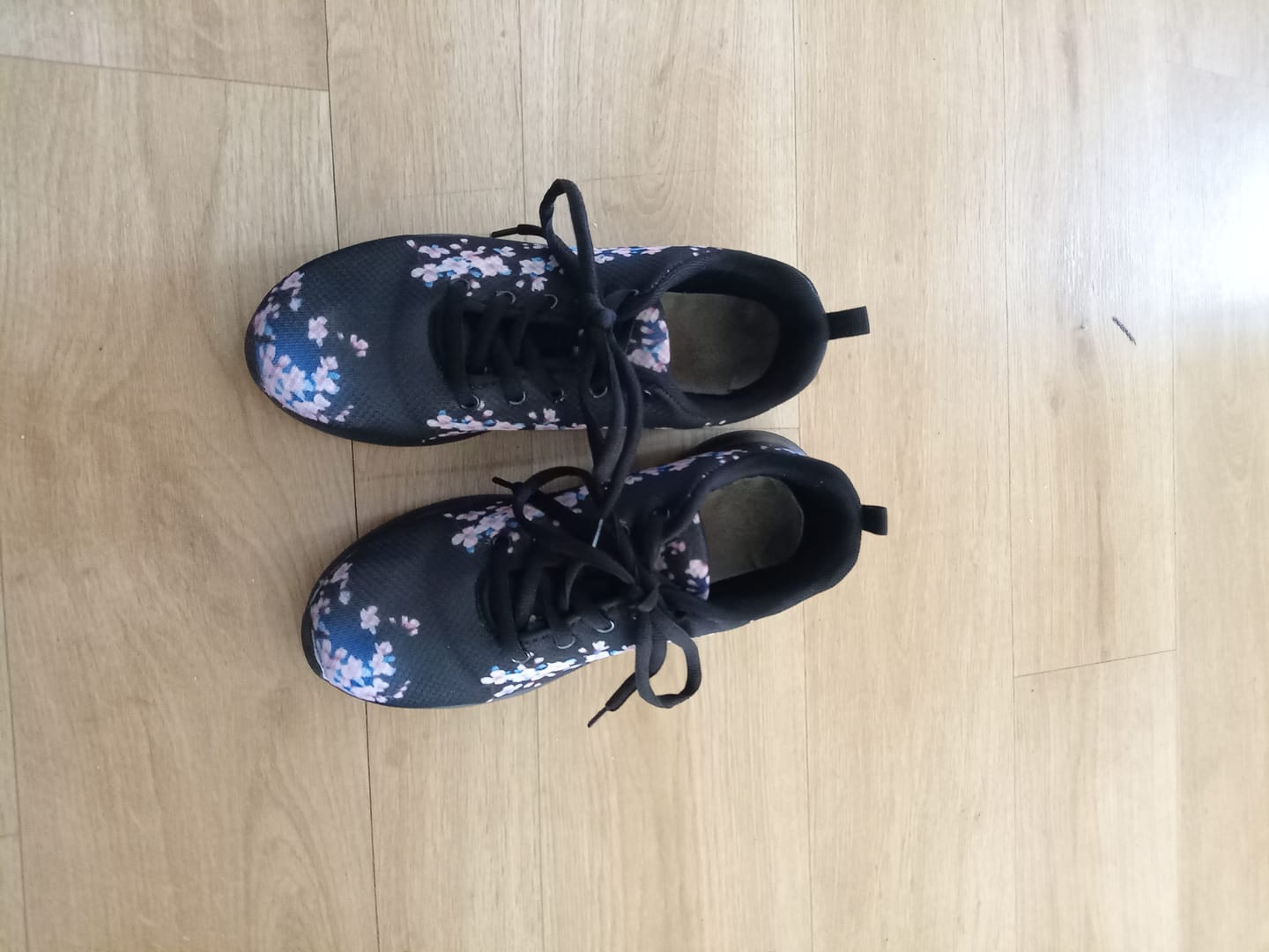 Customer photo review of Sneakers Hana