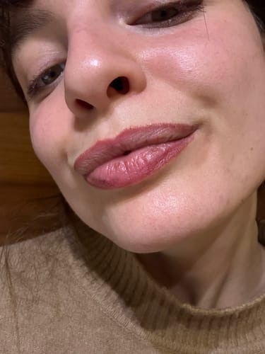 Customer photo review of Peel-off Lip Stain