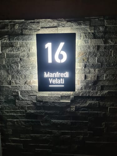 Customer photo review of Numero civico e testo luminoso modello Lux Vertical
