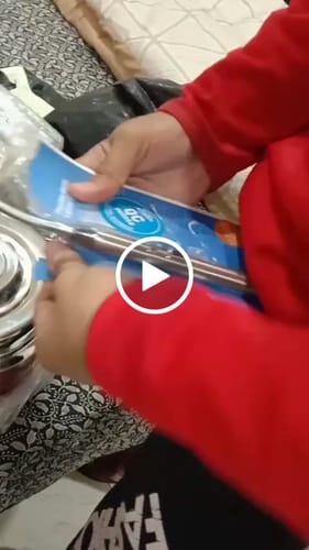 Customer video review of Amazon Lot Imported Cake Cutting Tool