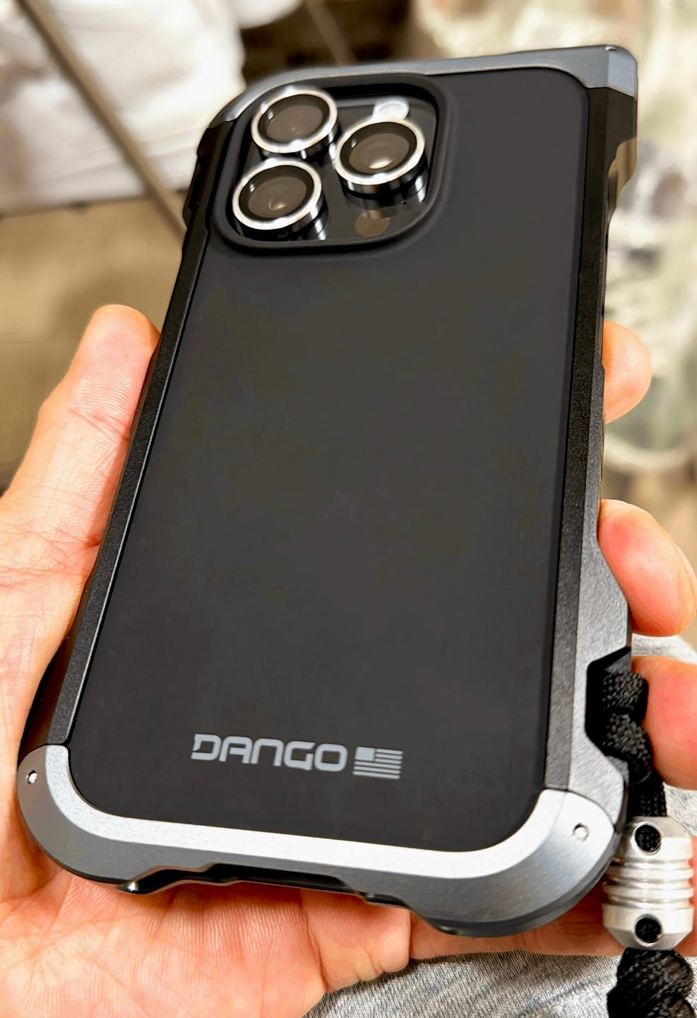 Customer photo review of DANGO ADAPT CASE - IPHONE 16 PRO