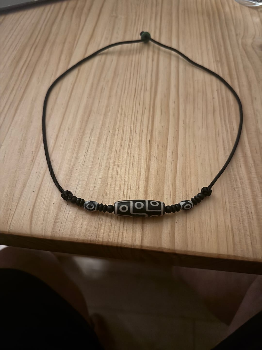 Customer photo review of Buddha Stones Tibetische Neun-Augen-Dzi-Perlen-Schutzschnur-Halskette