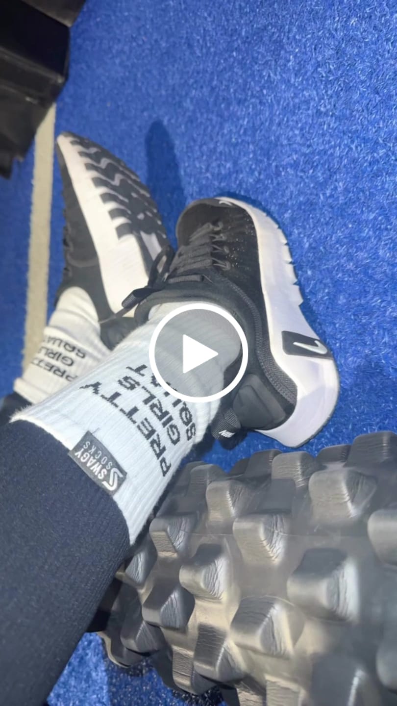 Customer video review of Pretty Girls Squat - Women's Crew Workout Socks
