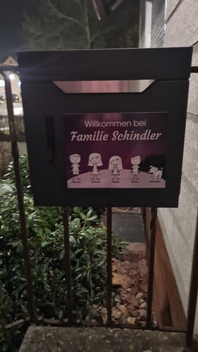 Customer photo review of Familien Türschild (UV- und wetterfest) inkl. Klebebefestigung