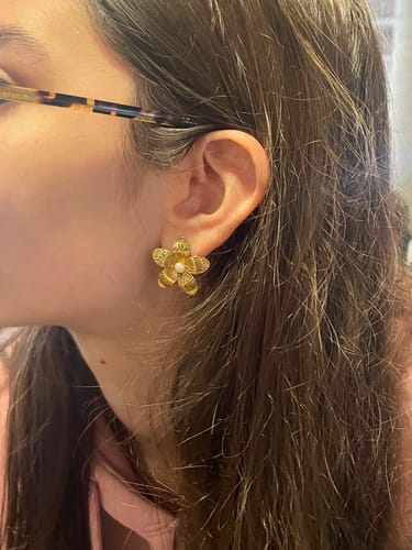 Customer photo review of Par Arete Flor Con Perla