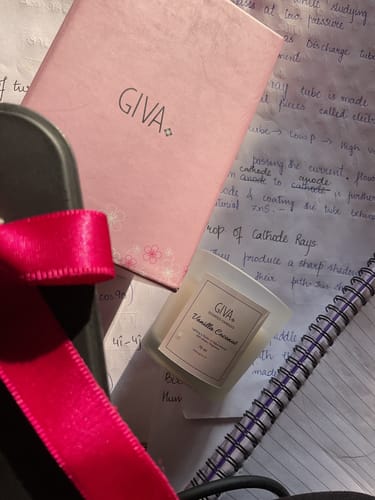 Customer photo review of Vanilla Fragrance Candle