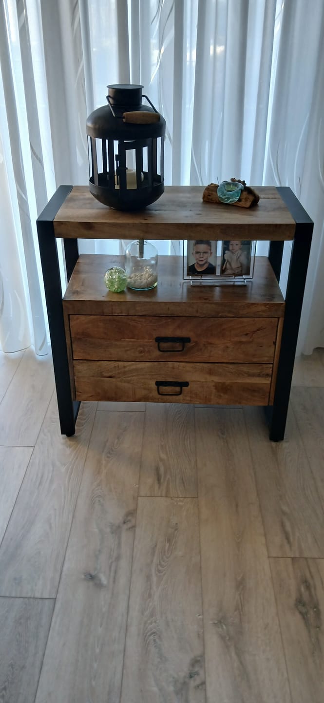 Customer photo review of Mangohout kastje met 2 lades Industrieel Design | Mangohout en Staal | 80x40x80cm